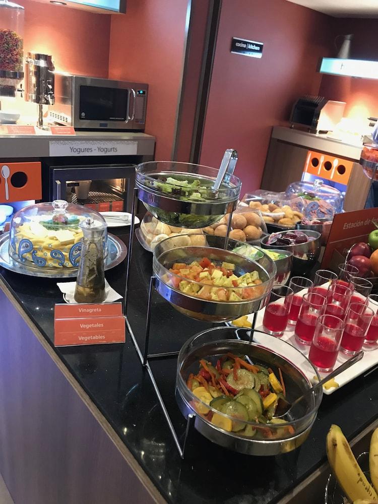 Hampton By Hilton Bogota Usaquen Zewnętrze zdjęcie